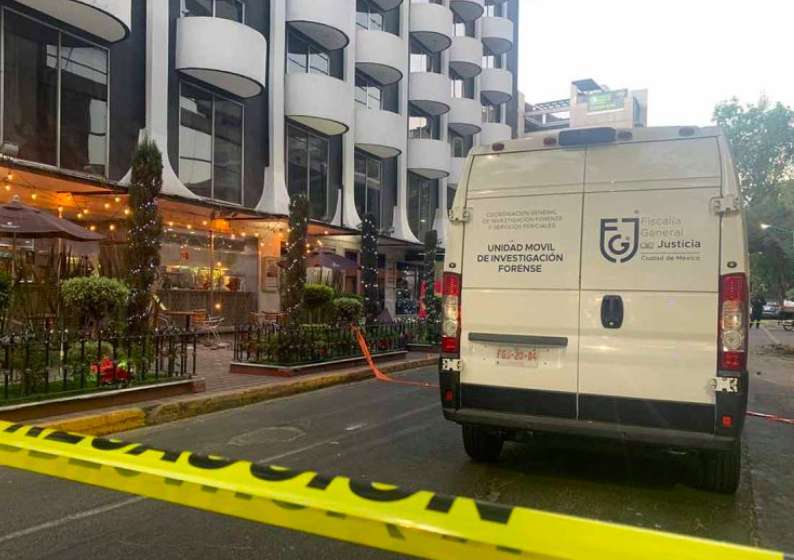 Hombre pierde la vida tras caer de un hotel en Cdmx