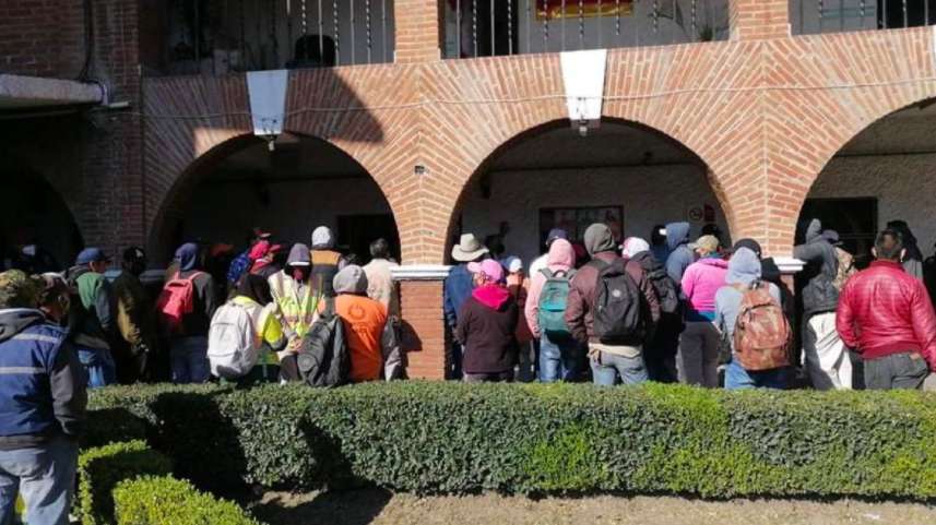 Se registra mitin en cabecera municipal de Coacalco por falta de pago a trabajadores