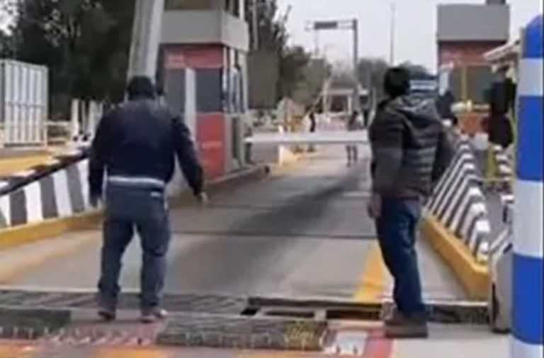 El ingenio mexicano sale a la luz, así conductores evaden el ‘poncha llantas’