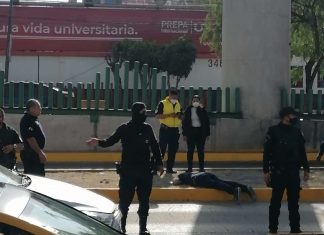 Joven cae desde puente vehicular frente a plaza Coacalco 0
