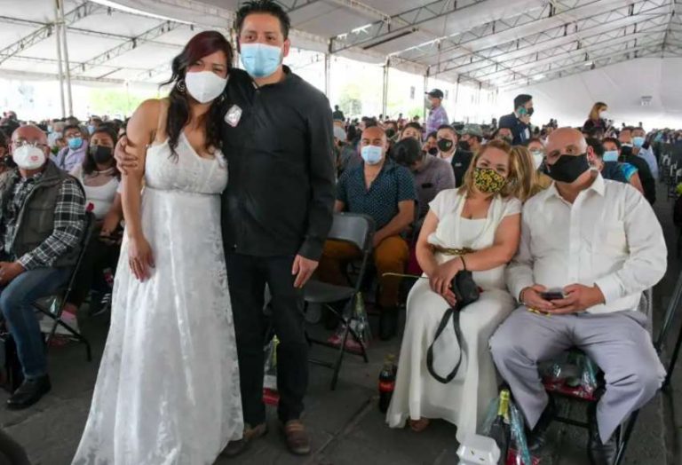 Más de 600 parejas se casan durante el Día del Amor en Neza