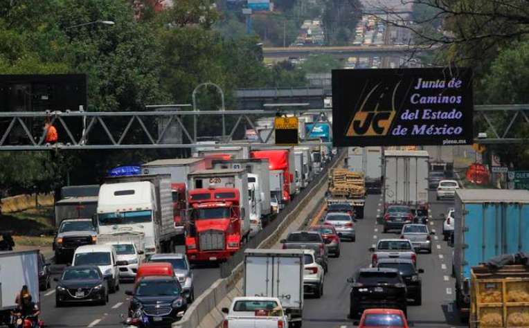 Transportistas hacen paro nacional; bloquean carreteras a la CDMX