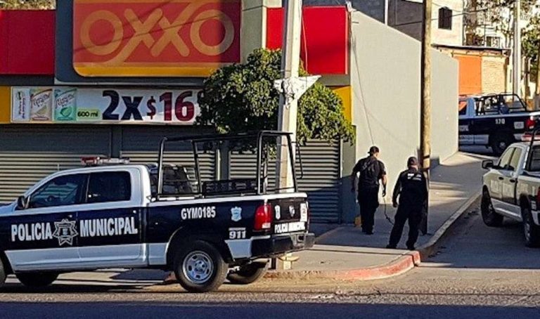 Vecinos se oponen a apertura de OXXO en Naucalpan