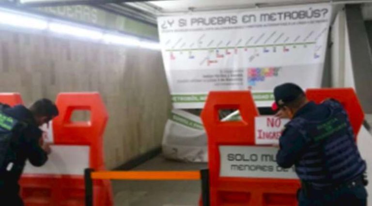 Colapsa plafón falso en pasillo de Metro; no hay lesionados