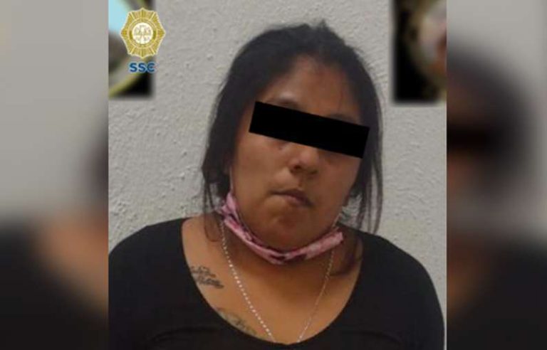 Con punzocortante en mano, mujer robo tienda en Iztacalco