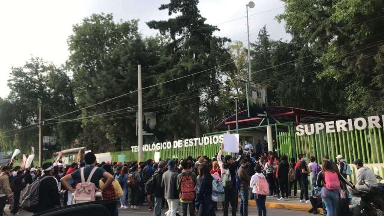 Estudiantes se manifiestan ante represalias de autoridades en Coacalco 0