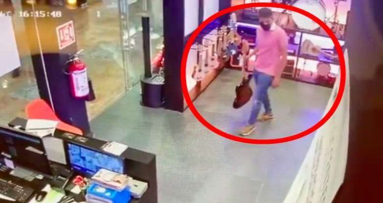 Así roban guitarra de tienda en centro comercial de Santa Fe