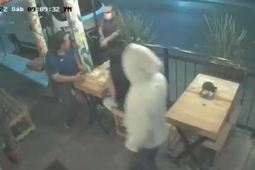 Sujetos armados roban a comensales de restaurante en Neza