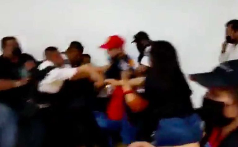 Autoridades clausuran con agresiones a los empleados en Recorcholis de Neza