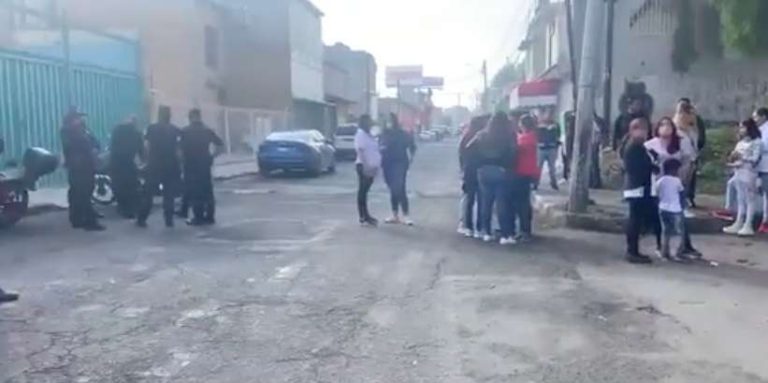 Autoridades de Coacalco desalojan a mujeres tras instalar bazar para trabajar