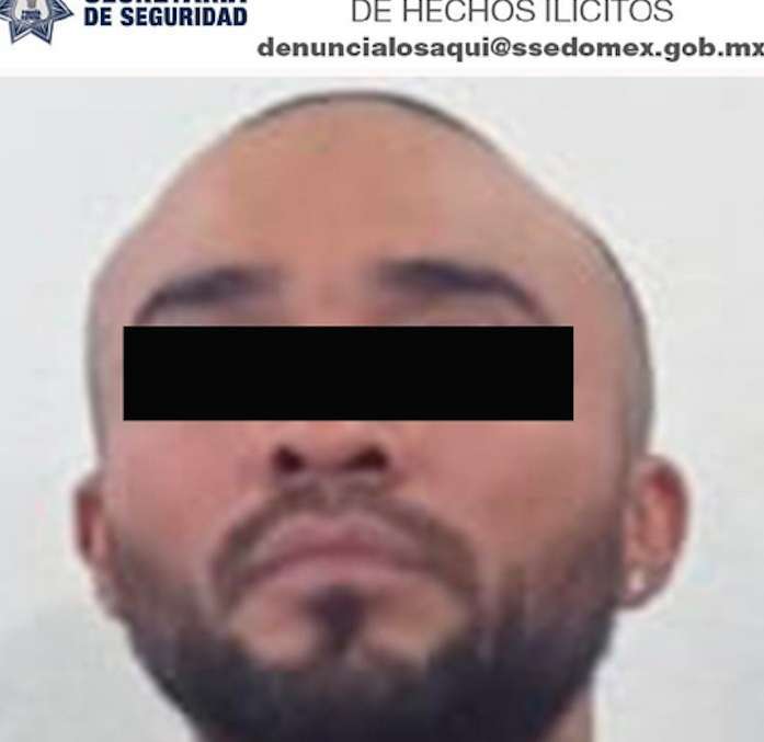 Detectan a sujeto a bordo vehículo involucrado en delito en Coacalco