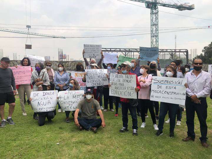 Colonos protestan contra mega construcción en zona de Naucalpan