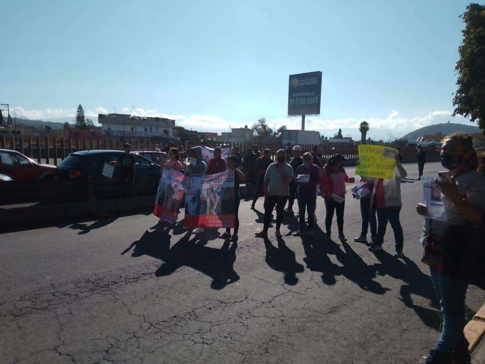 Familiares de Erika Yuleimy Guerrero González realizan una manifestación sobre la México Puebla