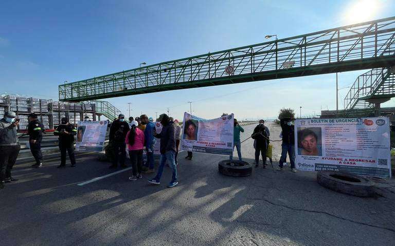 Manifestantes cierran Circuito Exterior Mexiquense por desaparición de Rocío Castillo