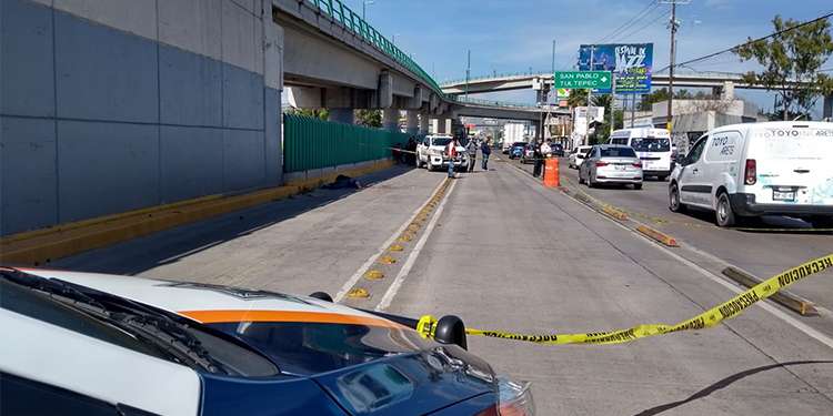 Pese al aumento de multas Conductores siguen invadiendo carril del Mexibús en Coacalco