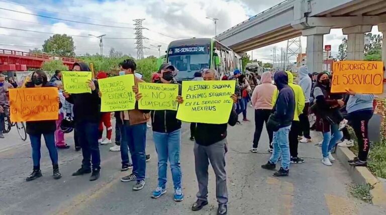 Accidentados del Mexibús bloquearon avenida Central en Ecatepec