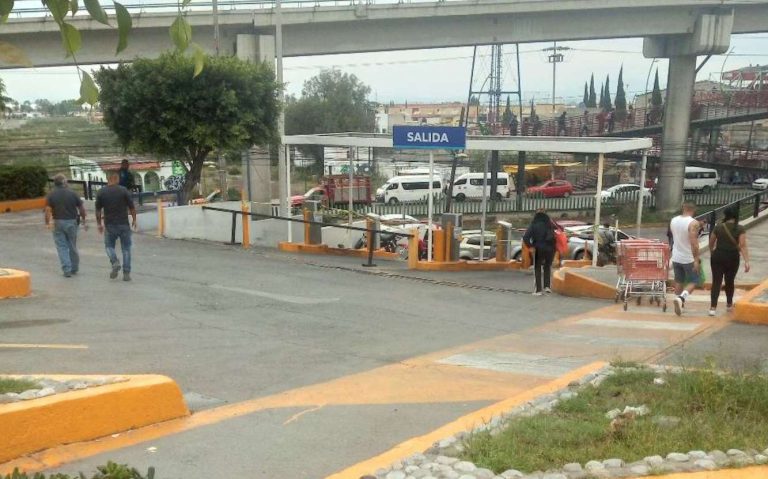 Reabren el estacionamiento de la plaza Coacalco