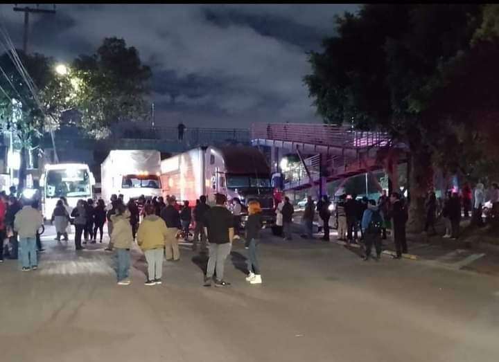 Siguen el bloqueo en la vía Morelos en Ecatepec por falta de agua potable