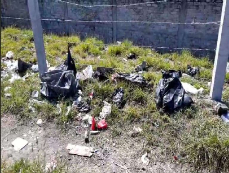 Abandonan varias bolsas con restos humanos en Coacalco