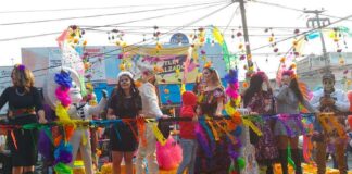 Caos vial provoca desfile de Dia de Muertos en calles y avenidas del municipio de Coacalco