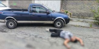 Comando armado ejecuta a un hombre y lesiona a otro afuera de una vivienda en Ecatepec