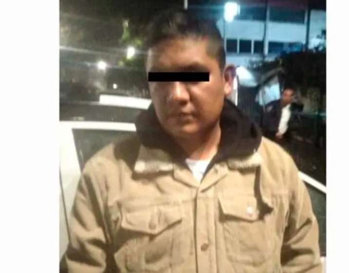 Detienen a policía de Naucalpan que exigía 45 mil pesos de “moche” a automovilista