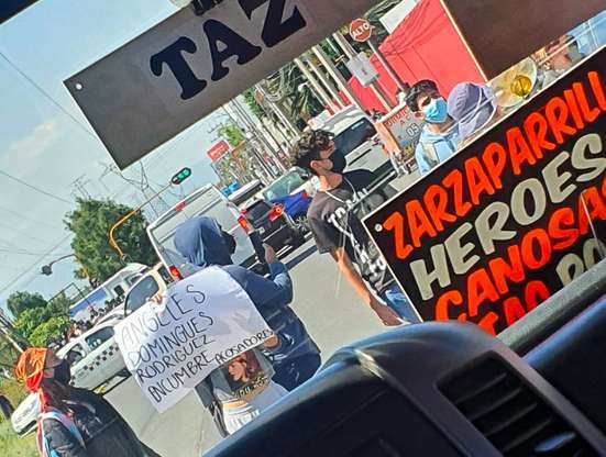Estudiantes bloquean la avenida mexiquense; protestan por presunto acoso sexual 1