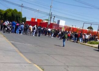 Estudiantes bloquean la avenida mexiquense; protestan por presunto acoso sexual