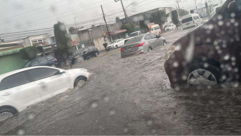 Intensa lluvia causa severo caos vial en Coacalco y Tultitlán