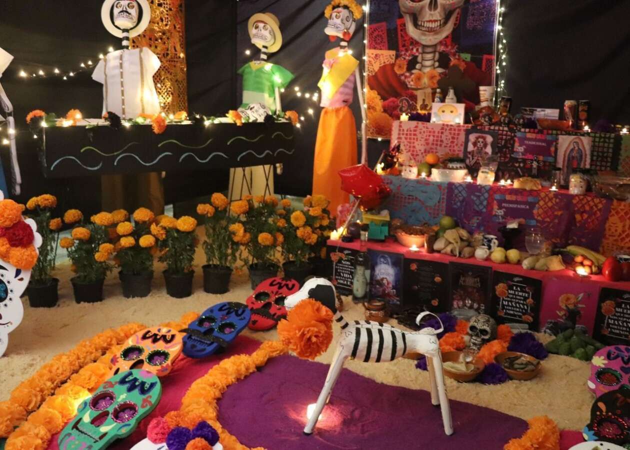 Ofrendas de Día de Muertos llenan a Huixquilucan de color y tradición 4