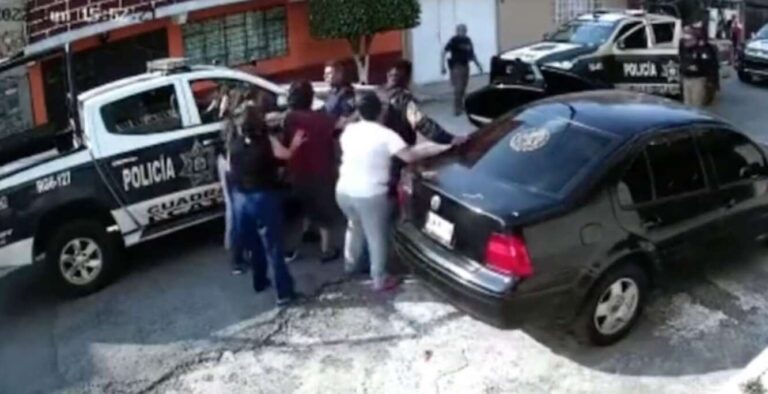 Policía de Ecatepec golpea a mujer