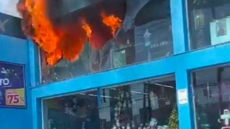 Se incendia Galerías el Triunfo en Avenida San Jerónimo