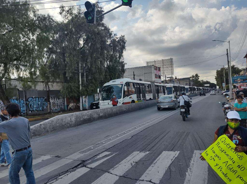 Vecinos de Ecatepec liberan Avenida 1 de mayo tras casi seis horas de bloqueo