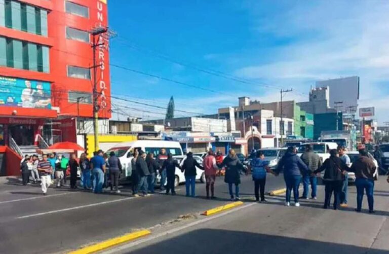 Vecinos en Ecatepec vuelven a bloquear vías ante falta de agua