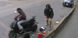 Así moto ratones arrebatan celular a madre e hijo en calles de Naucalpan