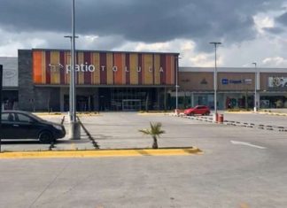 Clausuran plaza comercial en Toluca 2