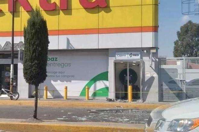 Explotan y roban un cajero automático del banco Azteca en Valle de Chalco 2