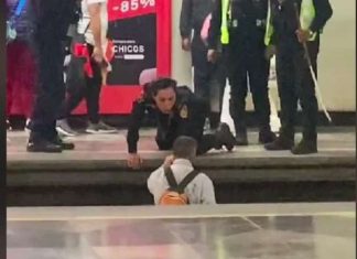 Hombre invidente cae a las vías del Metro y lo rescata una mujer policía