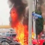 Se incendia auto en Valle de Chalco