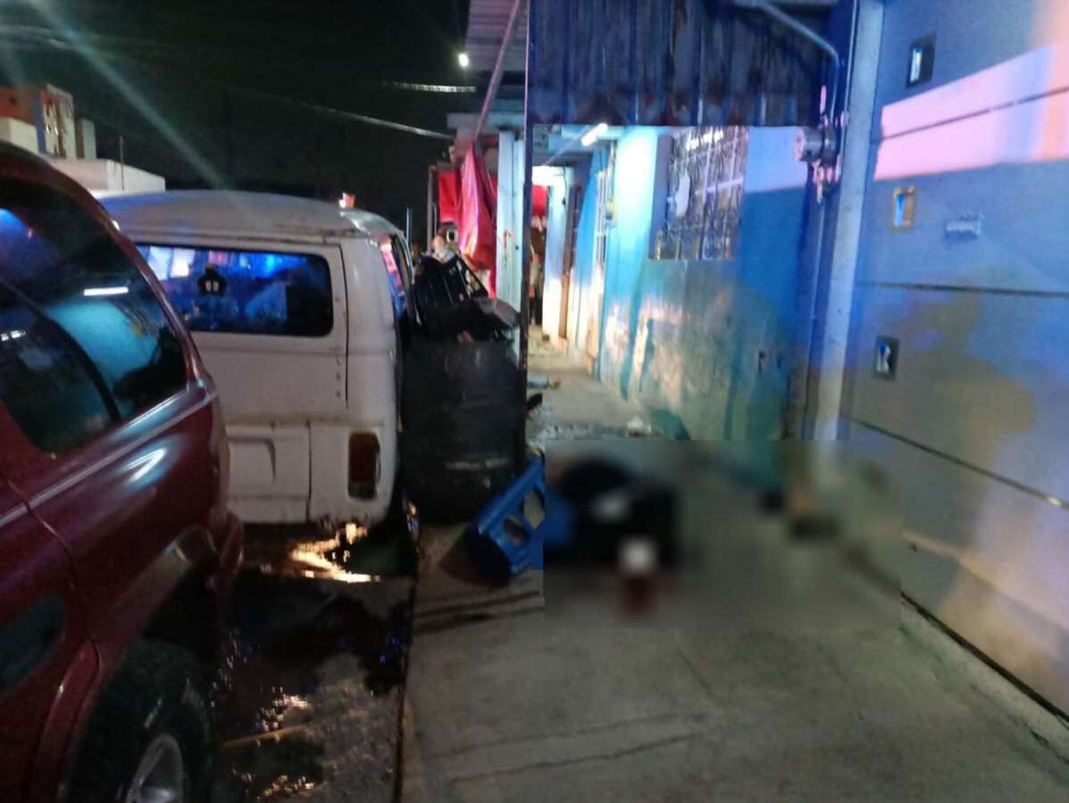 Ataque armado deja tres muertos en chelería don Chuy en Neza