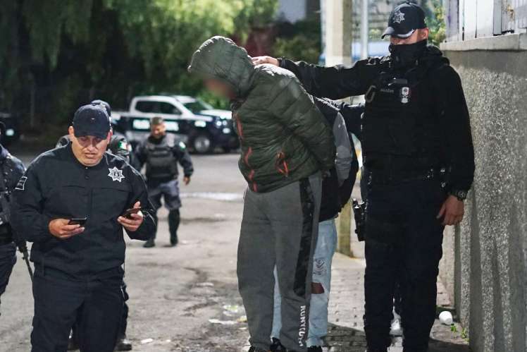 Policías de Ecatepec detuvieron a presuntos ladrones de autopartes