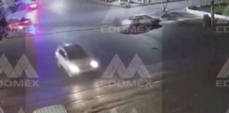 Tren se impacta contra camioneta que intentó ganarle el paso en Ecatepec