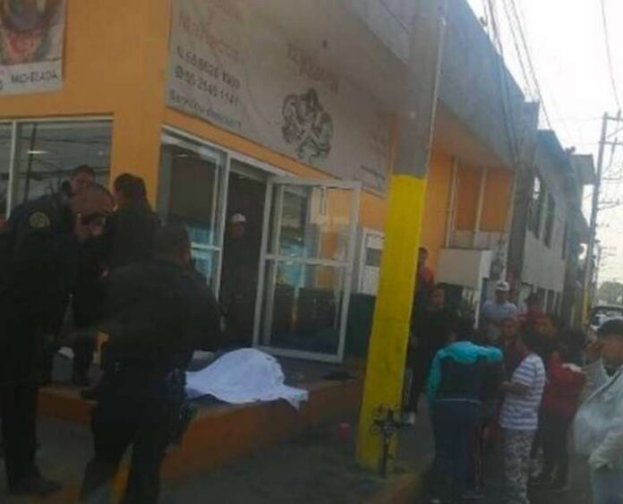 Hombre muere atragantado con una torta en Iztapalapa