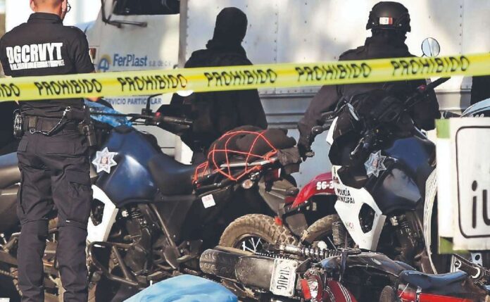 Motociclistas de 25 años terminan muertos a medio camino, en Neza y Naucalpan