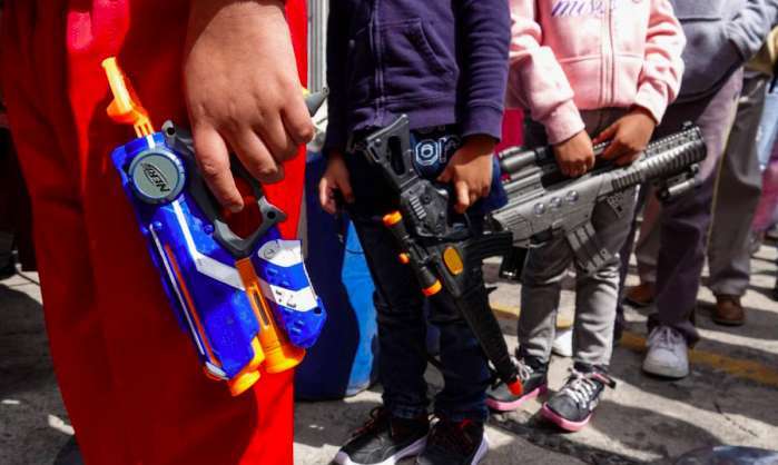 Prohíben la venta de armas de juguete, en Naucalpan