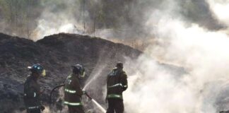 Sofocan bomberos de Coacalco incendio en tiradero clandestino