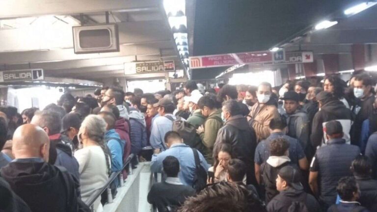 Caos en la L3 del Metro, usuarios reportan retrasos de hasta 20 minutos