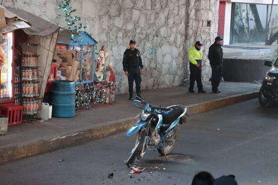 Motociclista pierde la vida tras impactarse contra una combi en Naucalpan 3