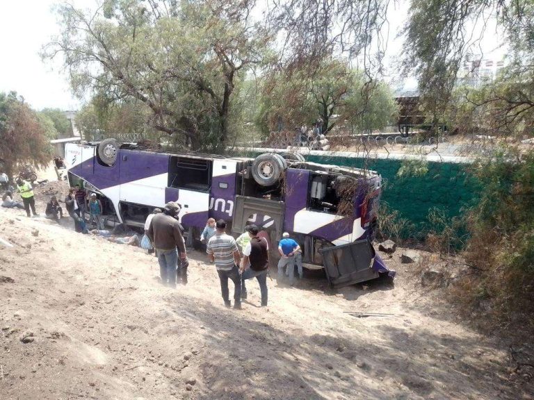 35 lesionados tras volcadura en Ecatepec