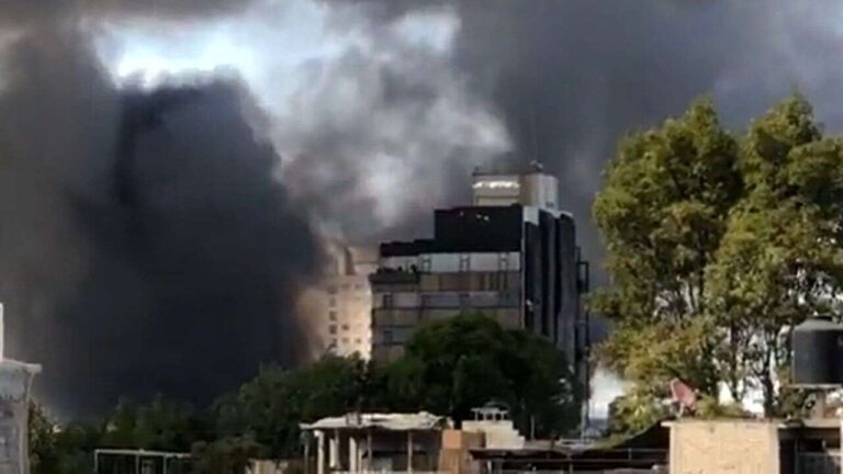 Reportan incendio en zona industrial de Azcapotzalco